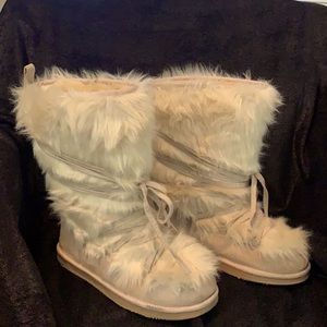 Furry boots with suede like accents